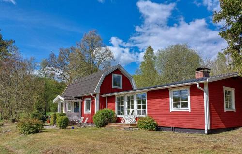 2 Bedroom Cozy Home In Unnaryd