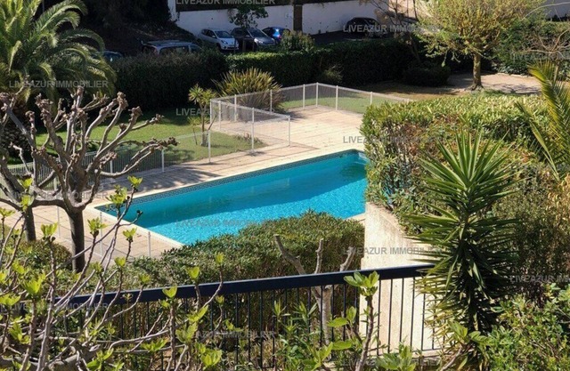 2 bedroom duplex apartment with terrace in residence with pool for 6