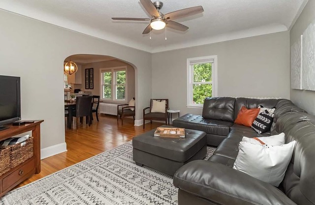 2-Bedroom Duplex with Pvt Backyard in Minneapolis