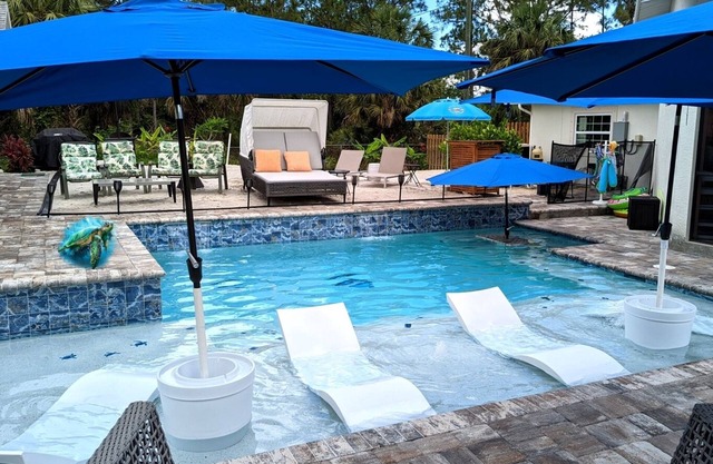 2 Bedroom Family Guest House w Heated Saltwater Pool