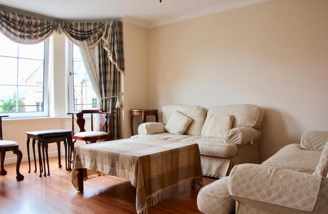 2 Bedroom Flat near Edinburgh City Centre