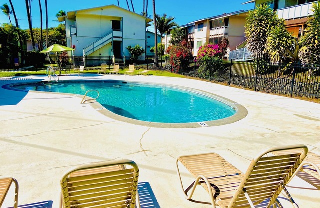 2 bedroom fully furnished and all included in downtown Kona with swimming pool