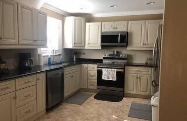 2 Bedroom- Great Location w/Heated Pool. Single story quiet community