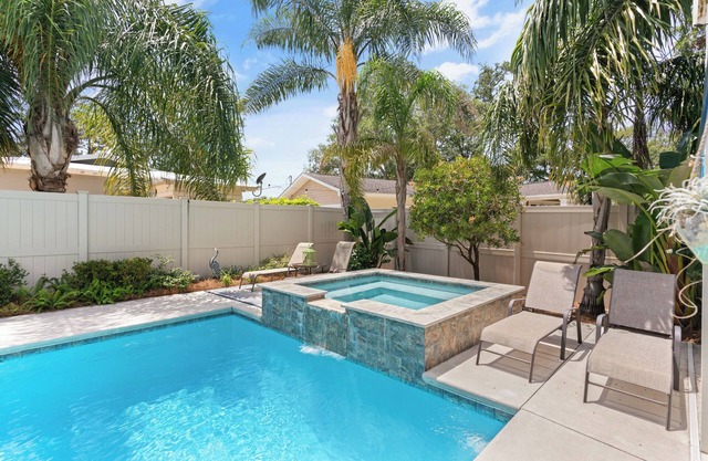 2 Bedroom Guest House w/Pool