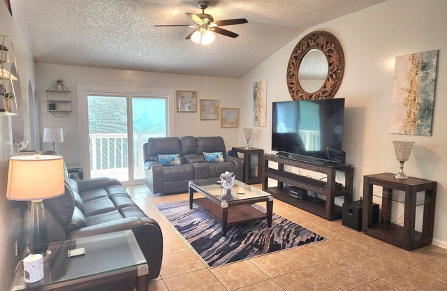 2 bedroom house in Arlington, Stadium, St John Town Center