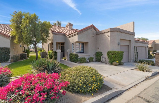 2-bedroom house on golf course second fairway with WiFi and AC in Palm Desert