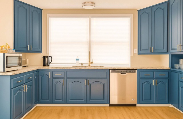 2-bedroom house with AC and Deck in Redwood City 2 free parking walk to Caltrain