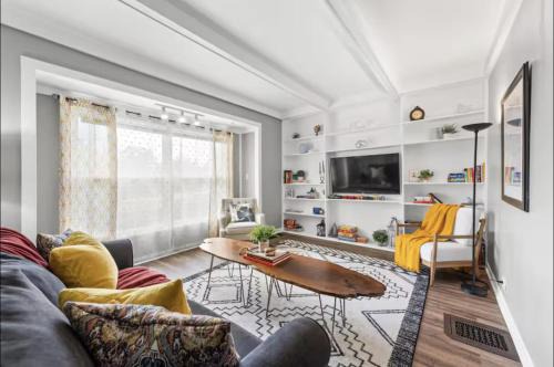 2 Bedroom in Kamm's Corner!