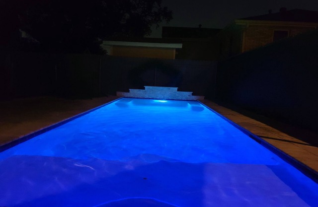 2 Bedroom Lakeview w/ Fire pit and pool