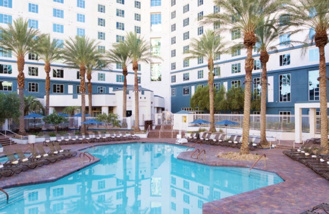 2 Bedroom Lockoff Condo, Sleeps 8, Paradise Hilton Grand Vacations