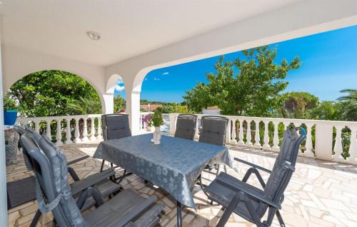2 Bedroom Lovely Apartment In Potocnica
