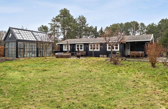 2 bedroom lovely home in Tisvildeleje