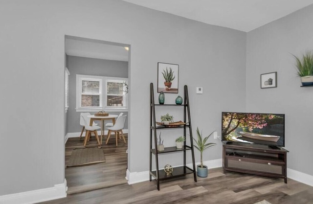 2 Bedroom Modern Apt | Bayview milwaukee