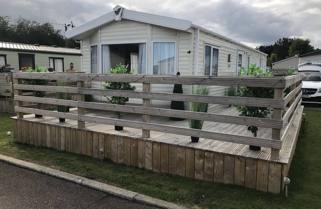 2 bedroom modern caravan in Ladybank, 20 minutes to St Andrews