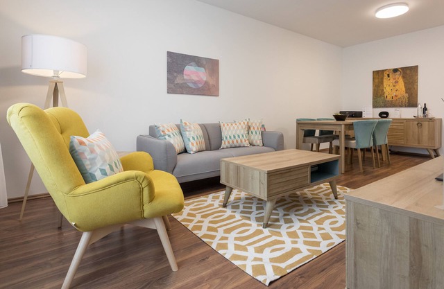 2 Bedroom Modern Quiet Suite with Spacious Terrace/close to Metro line #8of10