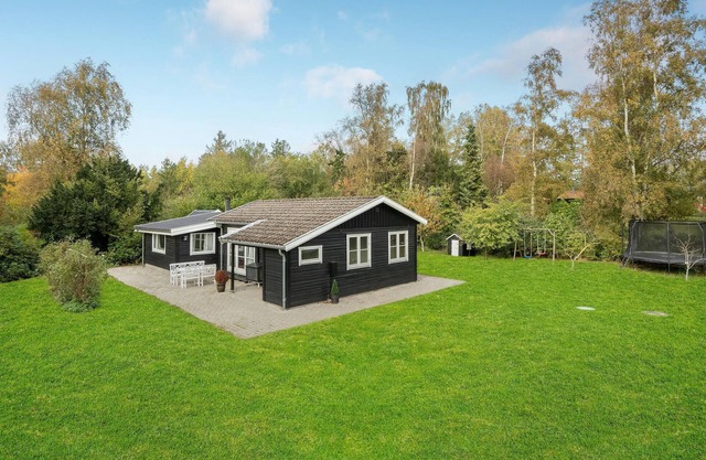 2 bedroom nice home in Askeby