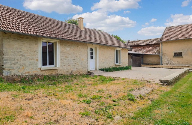 2 bedroom stunning home in Monthenault