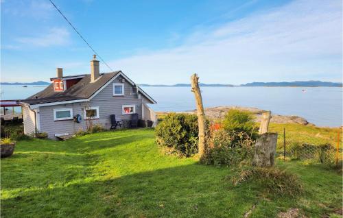 2 Bedroom Stunning Home In Rennesøy