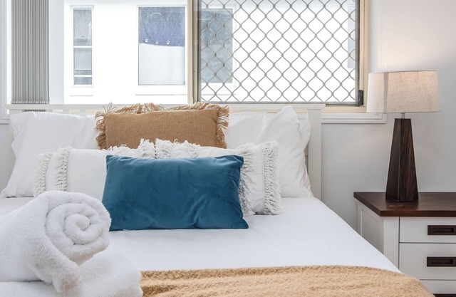 2 Bedroom Top Floor Across The Road From The Beach!