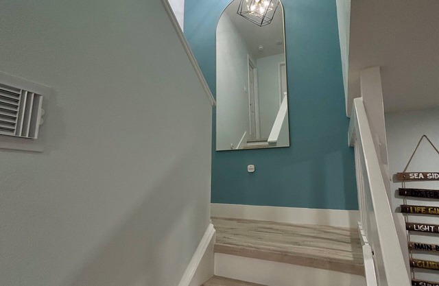 2-bedroom townhome in fabulous Cape Canaveral with WiFi, AC. Short walk to beach