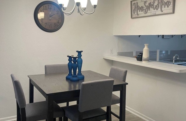 2-bedroom townhome in beautiful Texas City with WiFi, AC