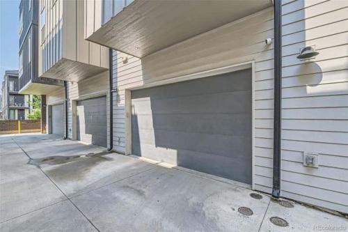 2 bedroom townhome with rooftop patio & scenic views