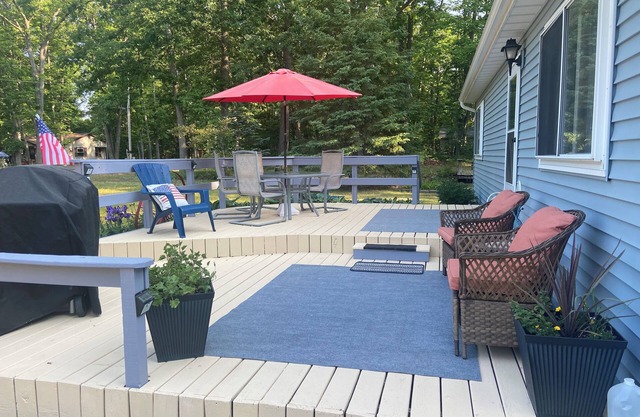 2-bedroom vacation home 4 minutes from South Higgins Lake State Park