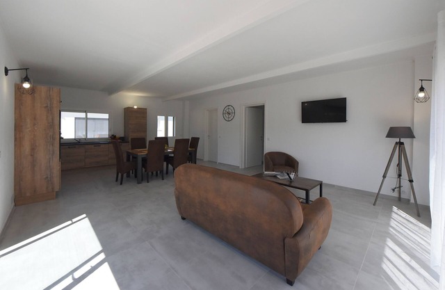 2 Bedroom Villa in bonifacio