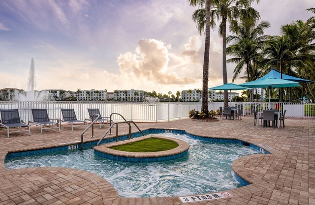 2 Bedroom Villa, Sleeps 8, Full Kitchen, at Marriott Villas at Doral, Miami!