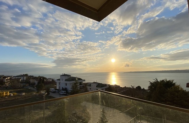 2 bedroom w/ gorgeous seaview