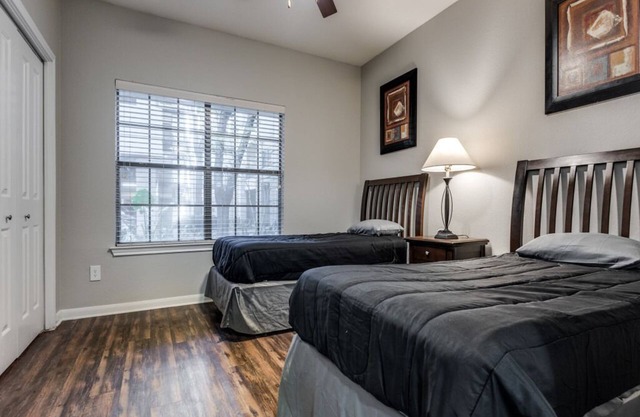 2-bedroom Walk to West Village & Katy Trail!, GYM, FREE parking, WiFi