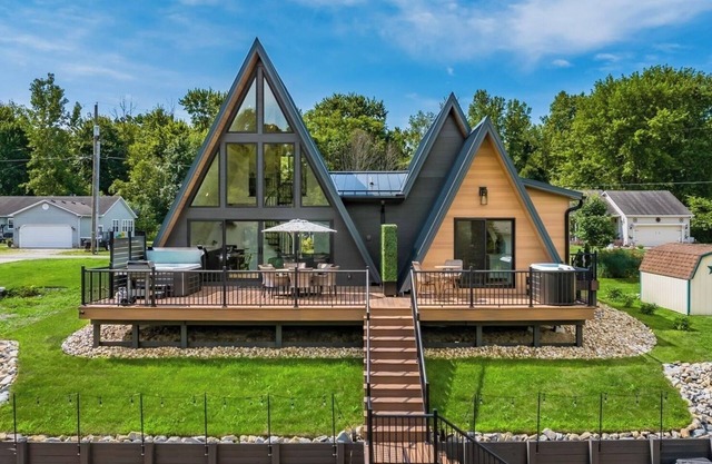 2-Bedroom Waterfront A-Frame on Buckeye Lake