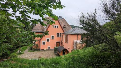 2 Bedroom with Bathroom - Altbauvilla