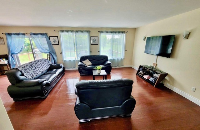 2 Bedroom with free parking-upto 10 parking space