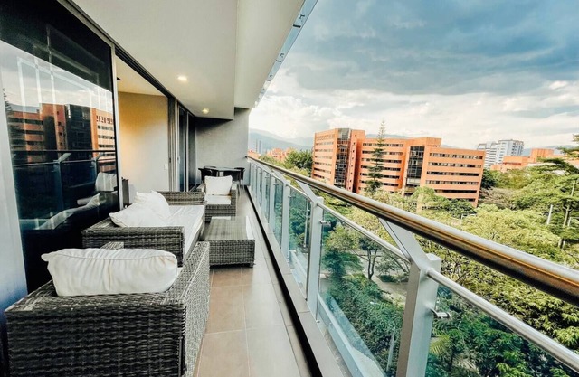 2 Bedrooms 2.5 Bathrooms