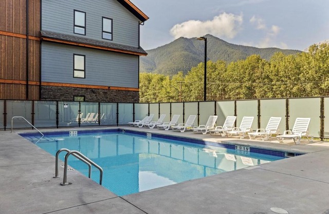 2 bedrooms-3 beds 2 baths - Rocky Mountain View Retreat - Heated Pool and Hot Tub