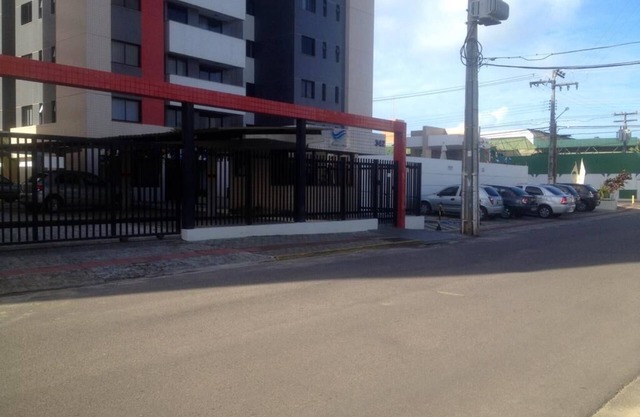 2 bedrooms, all with air conditioning and TV, 1 of which is a suite, 2 bathrooms in total, washing machine and dryer.
