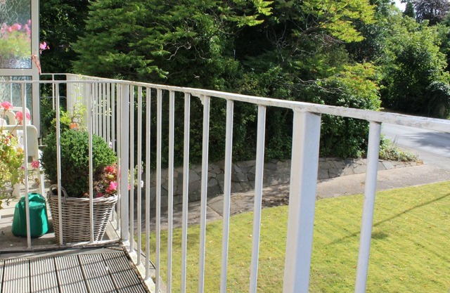 2 Bedrooms - Large Balcony Apartment & Parking