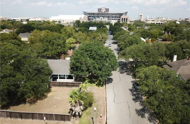 2 bedrooms - LOCATION! View TAMU's Kyle Field from the front porch.