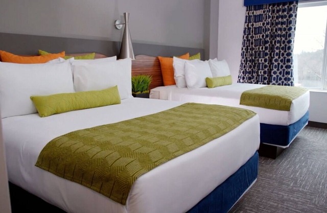 2 Big Rooms w/Balconies! Waterpark, Arcade & Indoor Activities Available Onsite