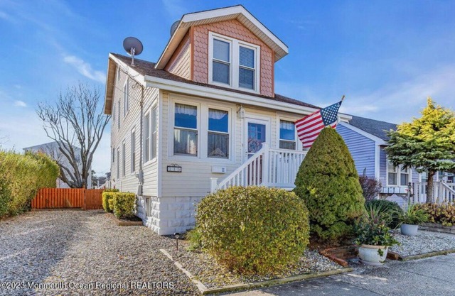 2 Block 2 Beach/Bay views/2 car drive+Street parking/BBQ/Big yard/Outdoor shower