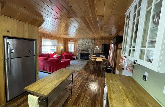 2 Blocks From the Lake!