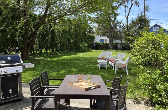 2 blocks to beach, spacious, spread out, 2 BR