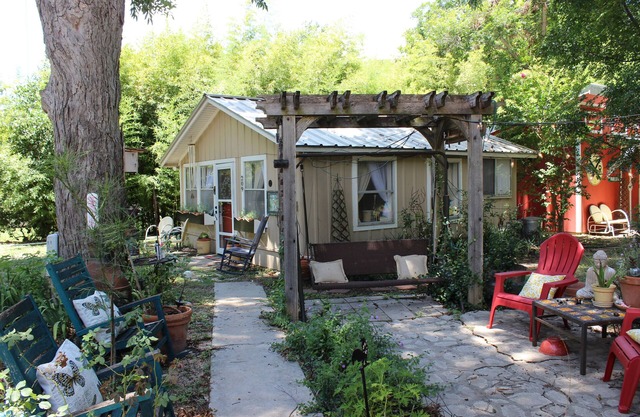 2 blocks to historic downtown Martindale and 3 blocks to the river