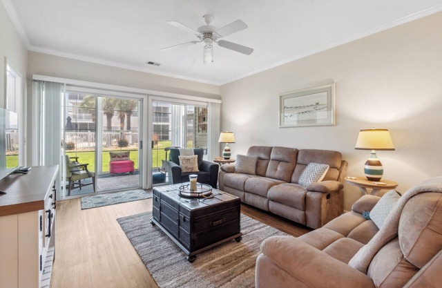 2 BR 2 BA Condo with hot tub-Close to Main Street