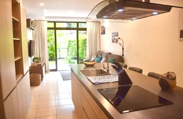 2 BR 2 Bath Luxury Condo with Exclusive Swim-Up Bar/Restaurant