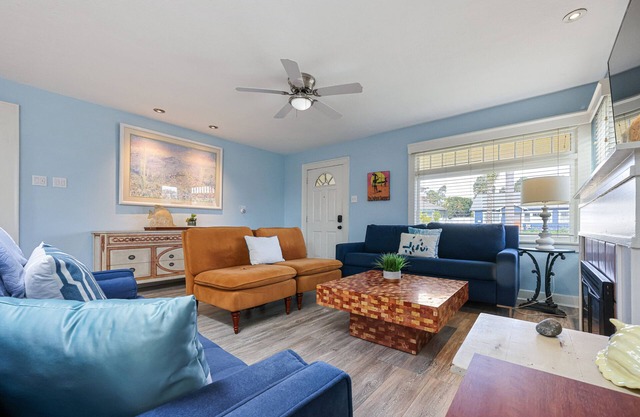 2 br, 2 bth, fully fenced home - The Sunnyside Up Beach Cottage