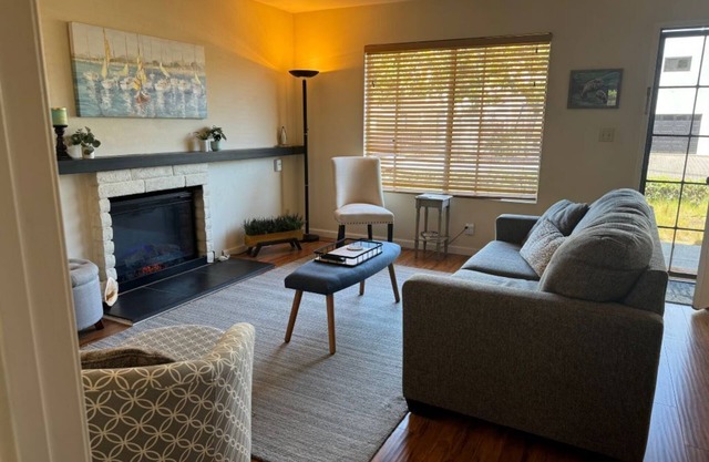 2 br/2ba near Ocean. Redecorated & fully furnished with kitchen gear and linens.