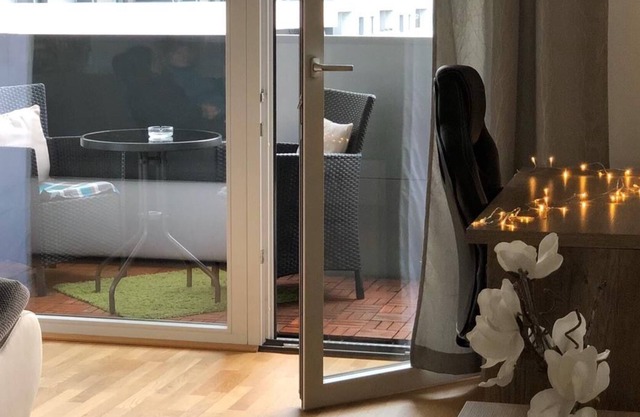 2 BR apartment next to metro U1/P+R Parking