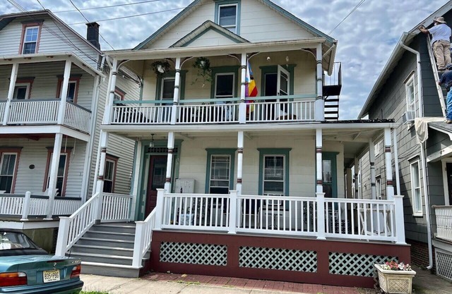 2-br apartment 1.5 blocks to beach in historic Ocean Grove with Peleton, Jaccuzi